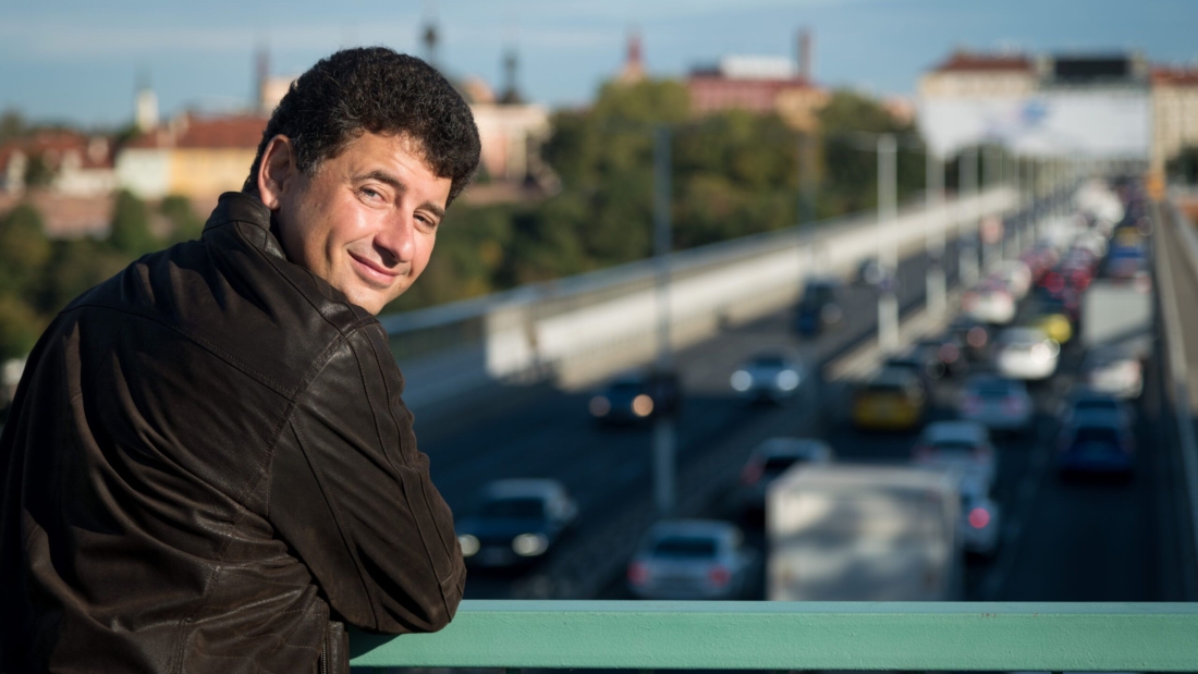 Juraj Atlas, CEO of Mileus, looking back from over a road with heavy traffic